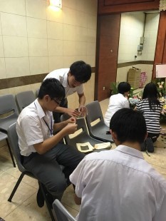 東華三院萬國殯儀館及鑽石山殯儀館首辦「我是禮儀師」體驗活動<br/>高中學生變身「殯葬禮儀師」