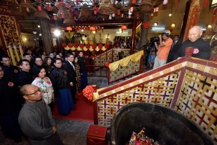 東華三院秉承中國傳統習俗<BR/> 於法定古蹟文武廟舉行奉祀文武二帝秋祭大典 祈求香港安定繁榮